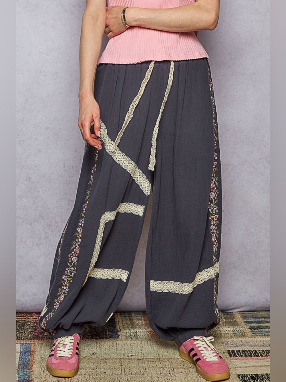 🌟SALE🌟Vintage Washed Embroidery Trim Point
Jogger Pants
